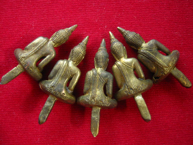 เคาะเดียว 5 องค์ รุ่นแรก พร ะยอดธงโฆษปัญโญ ลป.คำพันธ์ พิมพ์เล็ก เนื้อฝาบาตร ปี39 กล่อง