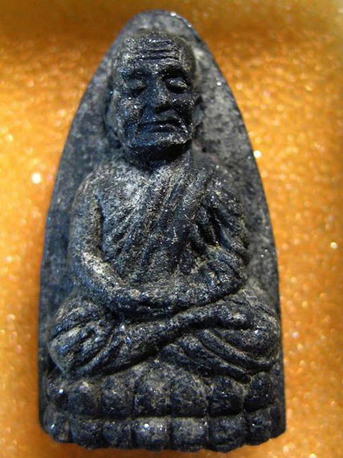 พระหลวงปู่ทวด เนื้อว่าน 24 พิมพ์กลาง สวยมาก จมูกโด่งๆ พร้อมกล่องเดิม