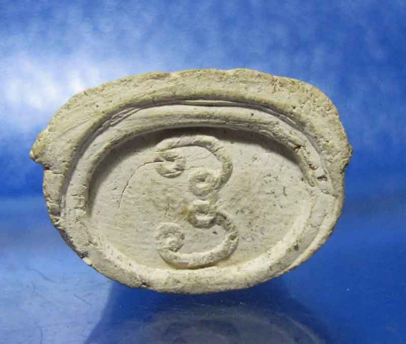 รูปหล่อหลวงพ่อเงิน เนื้อดินลองพิมพ์  รุ่นช้างคู่ วัดท้ายน้ำ จ.พิจิตร ปี 2526