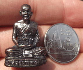 รูปหล่อหลวงพ่อจรัญ ฐิตธมโม วัดอัมพวัน เนื้อทองแดงรมดำ อุดกริ่งโค้ต จ