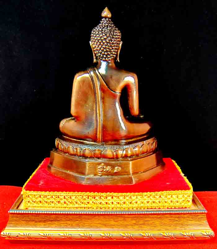 พระพุทธรูป พิมพ์แบบเชียงแสน ( สิงห์ ๑ )เนื้อโลหะผสมผิวรมมันปู หน้าตัก 5 นิ้ว ใต้ฐานอุดแผ่นยันต์มหาโภ