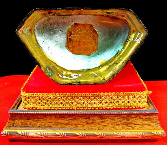 พระพุทธรูป พิมพ์แบบเชียงแสน ( สิงห์ ๑ )เนื้อโลหะผสมผิวรมมันปู หน้าตัก 5 นิ้ว ใต้ฐานอุดแผ่นยันต์มหาโภ