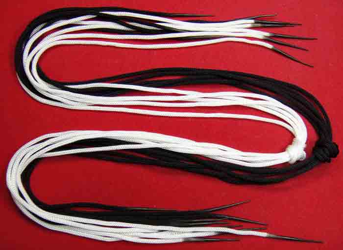 เชือกร่มปลายแหลม ลายถักเหนียวแน่น รับน้ำหนักได้ดี สำหรับนำไปร้อยสร้อยตามแบบที่คุณต้องการ ขนาดความยาว