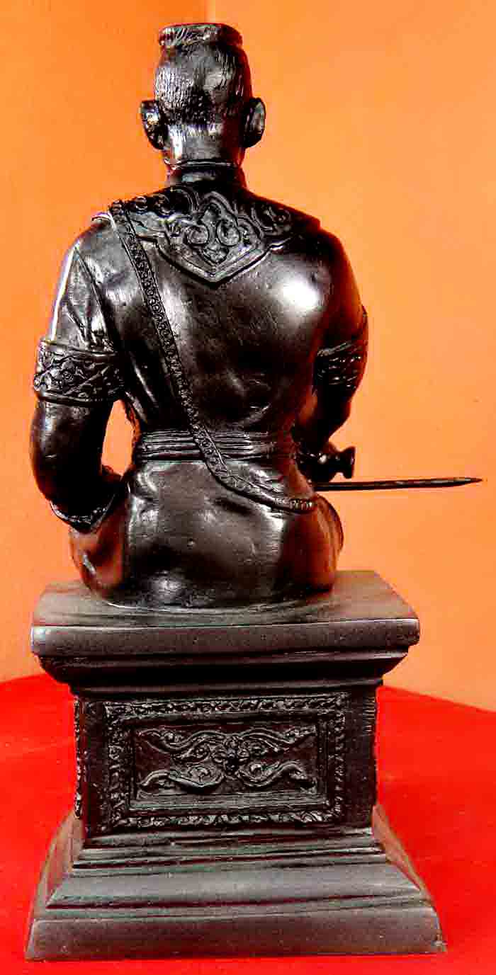 สมเด็จพระนเรศวรมหาราช ประทับนั่งหลั่งทักษิโณทก รูปหล่อบูชาสภาพสวยสมบูรณ์ ผิวหิ้งเดิม ๆ ขนาดบูชา หน้า