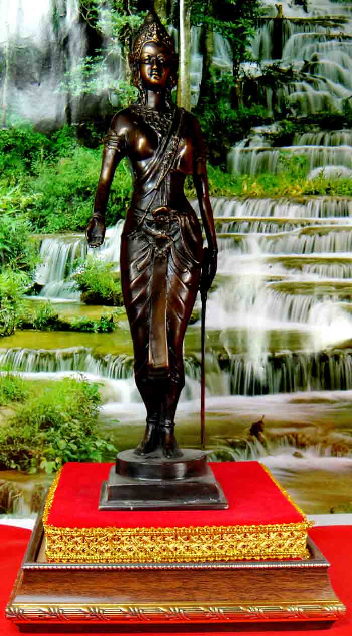 ***พระนางจามเทวี อ.เมือง จ.ลำพูน เนื้อทองเหลืองผิวรมมันปู ความสูง ๑๓ นิ้ว   รายละเอียด ***พระนางจามเ