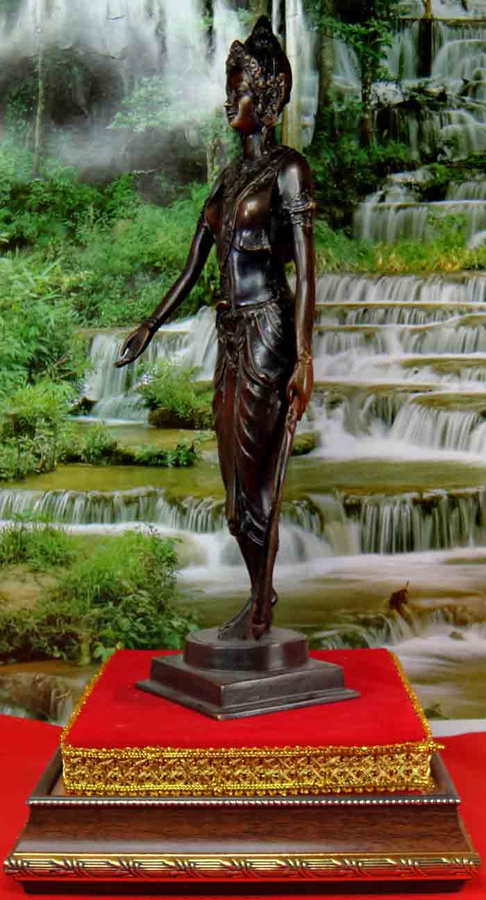 ***พระนางจามเทวี อ.เมือง จ.ลำพูน เนื้อทองเหลืองผิวรมมันปู ความสูง ๑๓ นิ้ว   รายละเอียด ***พระนางจามเ