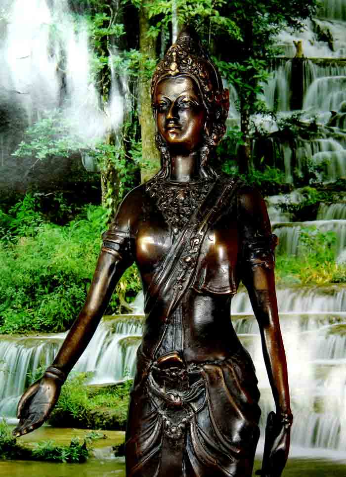 ***พระนางจามเทวี อ.เมือง จ.ลำพูน เนื้อทองเหลืองผิวรมมันปู ความสูง ๑๓ นิ้ว   รายละเอียด ***พระนางจามเ