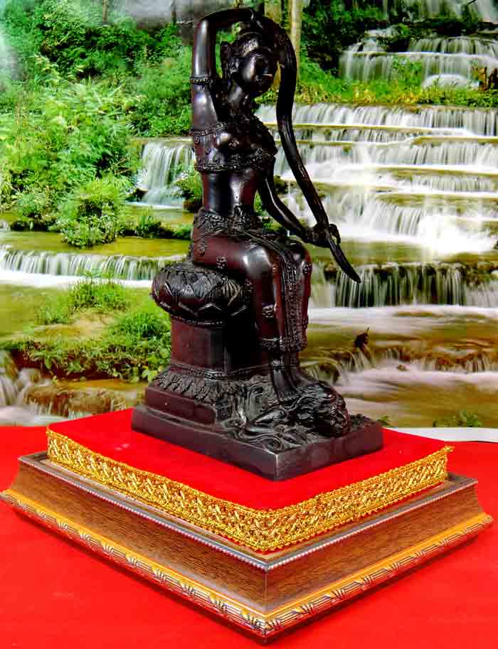 พระแม่ธรณีบีบมวยผม เทพีผู้ค้ำจุนโลก ขนาดบูชาฐาน 3.2 x 4.8 นิ้ว สูง 9.5 นิ้ว พระแม่ธรณีบีบมวยผม เทพีผ