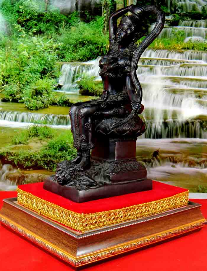 พระแม่ธรณีบีบมวยผม เทพีผู้ค้ำจุนโลก ขนาดบูชาฐาน 3.2 x 4.8 นิ้ว สูง 9.5 นิ้ว พระแม่ธรณีบีบมวยผม เทพีผ