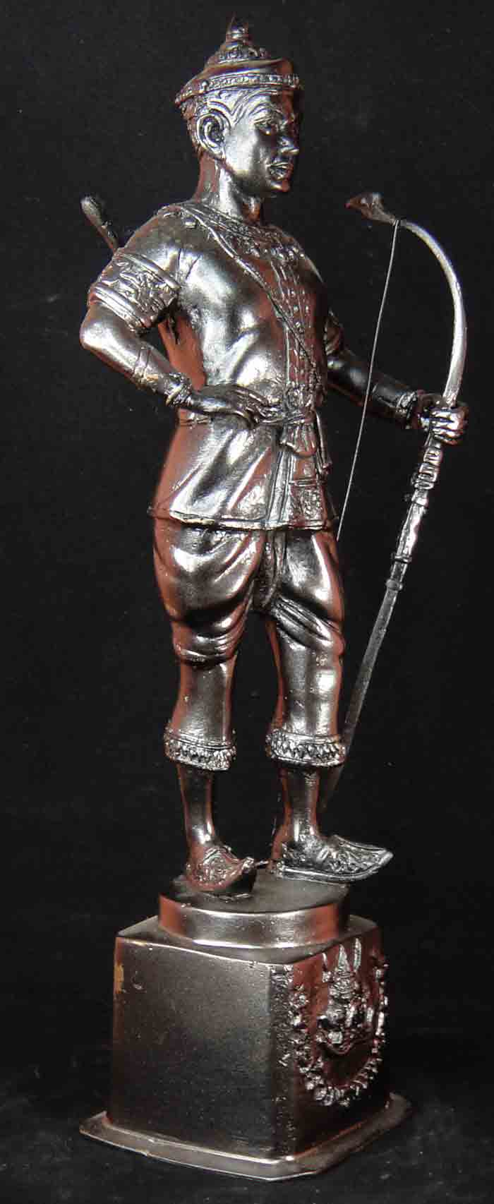 พระเจ้าพรหมมหาราช สิ่งศักดิ์สิทธิ์ประจำเมืองแม่สาย ขนาดความสูง 12.5 นิ้ว ฐาน 3 x 3 นิ้ว เนื้อทองเหลื