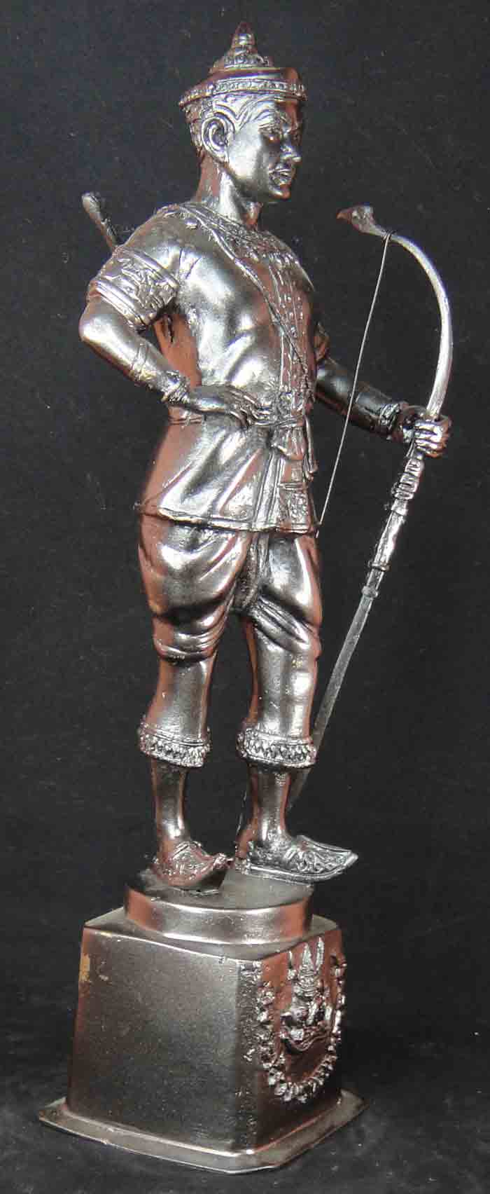 พระเจ้าพรหมมหาราช สิ่งศักดิ์สิทธิ์ประจำเมืองแม่สาย ขนาดความสูง 12.5 นิ้ว ฐาน 3 x 3 นิ้ว เนื้อทองเหลื