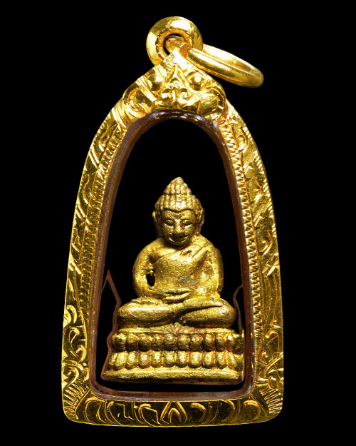 พระชัยวัฒน์ รวยทันใจ หลวงปู่หมุน วัดบ้านจาน จ.ศรีสะเกษ 2543 เนื้อทองเหลือง สภาพสวย+เลี่ยมทอง+บัตรรับ