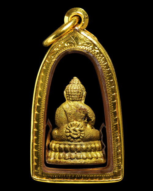 พระชัยวัฒน์ รวยทันใจ หลวงปู่หมุน วัดบ้านจาน จ.ศรีสะเกษ 2543 เนื้อทองเหลือง สภาพสวย+เลี่ยมทอง+บัตรรับ