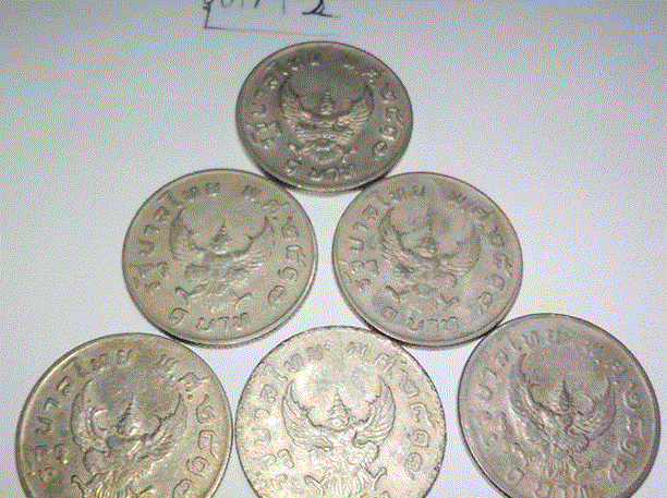 เหรียญ 1 บาท พญาครุฑปี2517 10 เหรียญ ชุดที่#2 แถมเหรียญห้าบาท9เหลี่ยมปี15และเหรียญ5บาทครุฑเฉียงปี20