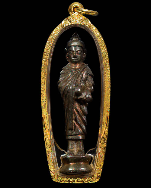 พระรูปหล่อ สมัยรัชกาล พิมพ์แต่ง เนื้อสำริด สภาพสวยมากมาก+เลี่ยมทองหนาหนาทำมา10,000บาทครับ