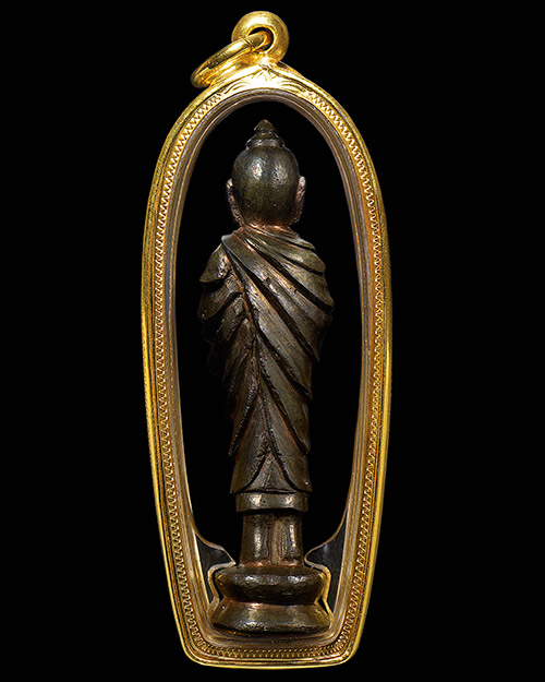 พระรูปหล่อ สมัยรัชกาล พิมพ์แต่ง เนื้อสำริด สภาพสวยมากมาก+เลี่ยมทองหนาหนาทำมา10,000บาทครับ