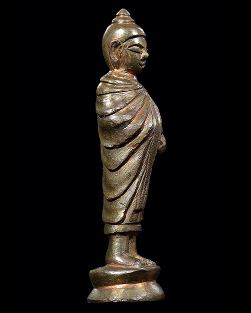 พระรูปหล่อ สมัยรัชกาล พิมพ์แต่ง เนื้อสำริด สภาพสวยมากมาก+เลี่ยมทองหนาหนาทำมา10,000บาทครับ