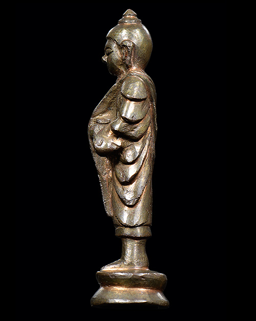 พระรูปหล่อ สมัยรัชกาล พิมพ์แต่ง เนื้อสำริด สภาพสวยมากมาก+เลี่ยมทองหนาหนาทำมา10,000บาทครับ