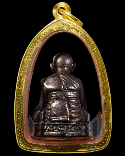 รูปหล่อก้นอุดผง หลวงปู่หงส์ วัดเพชรบุรี จ.สุรินทร์ ตอกโค้ด สภาพสวยมาก+เลี่ยมทองครับ