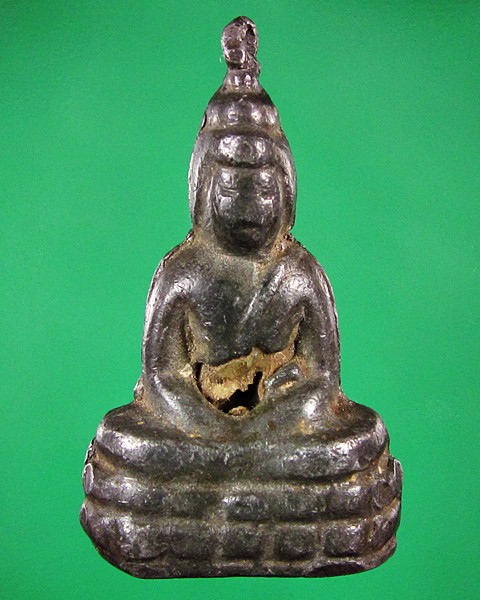 พระพุทธหล่อเนื้อตะกั่ว ฝังเขี้ยวหมาป่า หลวงพ่อดำ วัดกุฏิ ปราจีนบุรี