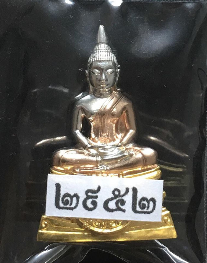 หลวงพ่อโสธร 100 ปี ตร.แปดริ้ว พิมพ์ใหญ่ เนื้อ 3K no.2952 สวยๆพร้อมกล่อง