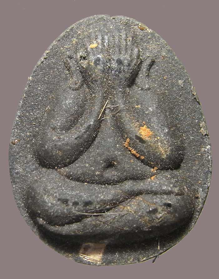 1 ใน 900 องค์ พระปิดตาหลังเต่า หลวงปู่โต๊ะ วัดประดู่ฉิมพลี ปี 2521 ติดเกศาหลวงปู่หลายเส้นครับ