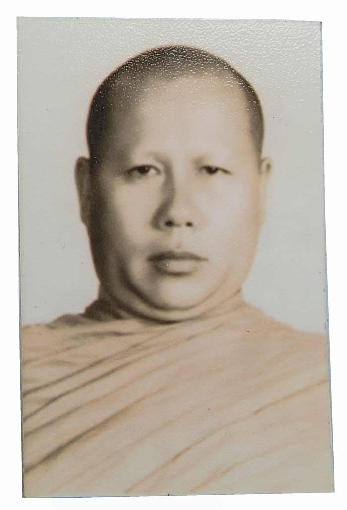 รูปเก่าๆ หลวงพ่อตัด วัดชายนา หลังจารเต็มสูตร ขนาดห้อยคอ น่าใช้มากครับ