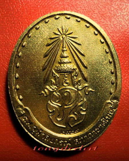 เหรียญสมเด็จพระญาณสังวร วัดบวรนิเวศวิหาร รุ่น 2 ปี 2529 กะไหล่ทอง สวยมากค่ะ