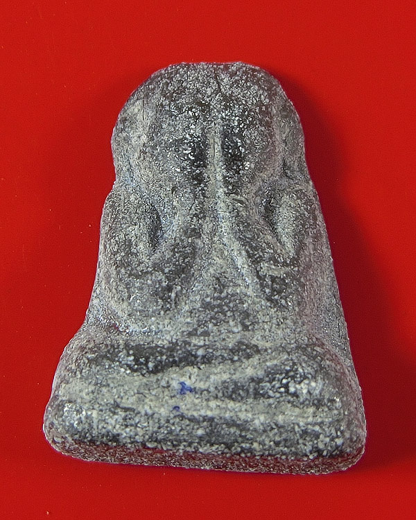 พระปิดตาเนื้อตะกั่วถ้ำชา หลวงปู่โต๊ะ วัดประดู่ฉิมพลี พิมพ์ข้าวตอกแตก ปี 2519