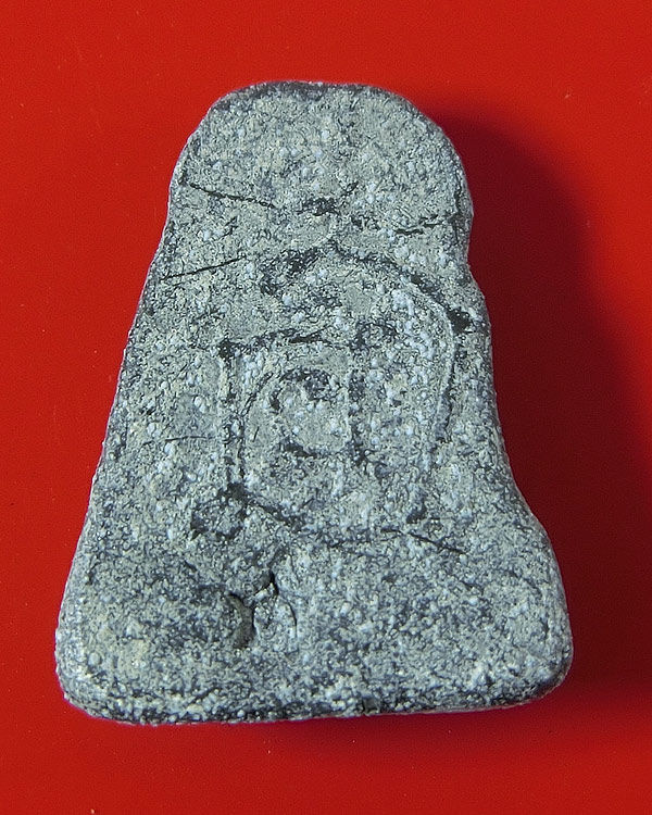 พระปิดตาเนื้อตะกั่วถ้ำชา หลวงปู่โต๊ะ วัดประดู่ฉิมพลี พิมพ์ข้าวตอกแตก ปี 2519