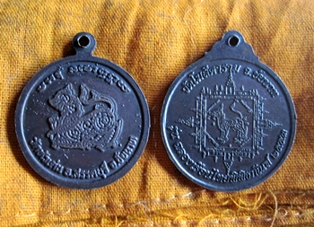 หลวงพ่อกวย รุ่นเรือนไทยพร้อมออกวัดหัวเด่น