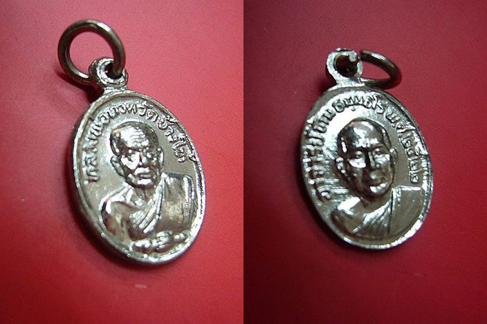 หลวงปู่ทวด พิมพ์เม็ดแตง ปี22 วัดช้างให้ เนื้อโลหะชุบนิเกิล