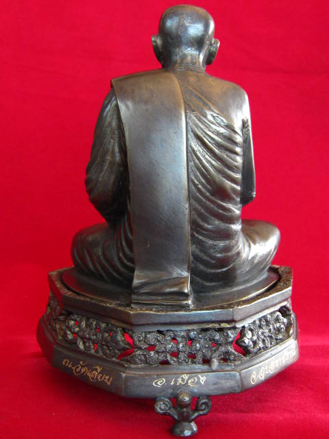 พระบูชา หลวงปู่เสาร์ 5 นิ้ว ณ.วัดเรียบ อุบลราชธานี ฐานถอดได้ ครับ