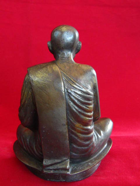 พระบูชา หลวงปู่เสาร์ 5 นิ้ว ณ.วัดเรียบ อุบลราชธานี ฐานถอดได้ ครับ