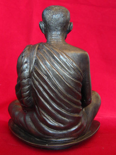  หลวงตามหาบัว พระบูชา 5 นิ้ว รุ่นทีระลึกฉลองเจดีย์น้ำหนาว ฐา น ถอดได้ ปี 53