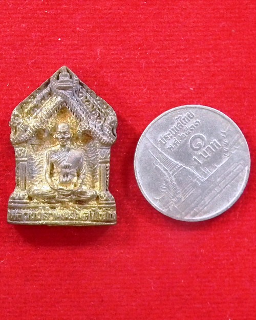  หลวงปู่ คำพันธ์ รุ่นกำแพงแก้ว ปี ๒๕๓๙  เนื้อฝาบาตร วัดธาตุมหาชัย จ. นครพนม 