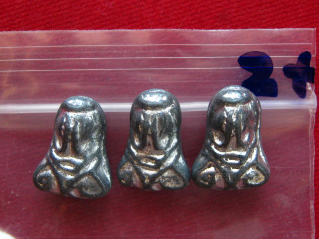 พระรอด วัดโคนอน 2515...ตะกั่ว 3 องค์...หลวงปู่โต๊ะ วัดประดู่ฉิมพลี กทม.เสก...ไม่แพง ครับ