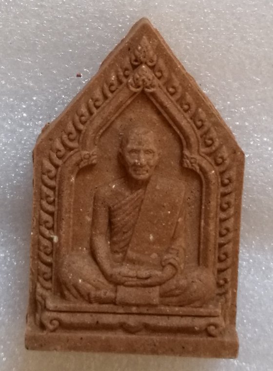 พระผงรูปเหมือนห้าเหลี่ยมผงพรายกุมาร ไตรมาส 56 หลังฝังตะกรุดทองแดง รุ่นสุดท้าย