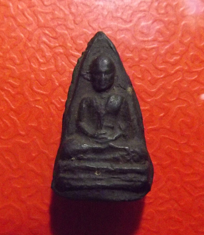 พระผงครูบาศรีวิชัย หลังย่น ปี2489-91 ผสมผงอัฐิอังคารธาตุ ครูบเจ้าศรีวิชัย