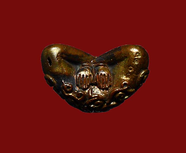 ปิดตาอุตตโม หลวงพ่อสาคร ปี53 เนื้อชนวน พิมพ์ใหญ่ เลขสวยๆ 1026 รวมได้ 9 พิเศษมีเข็ม 2 เล็ม นิยมครับ ก