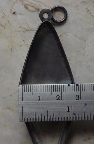 ตลับเงินเก่า  ขัดเงา  ปิดหลัง  ใส่พระนางพญาเนื้อดิน พิมพ์ใหญ่ เคาะเดียว 