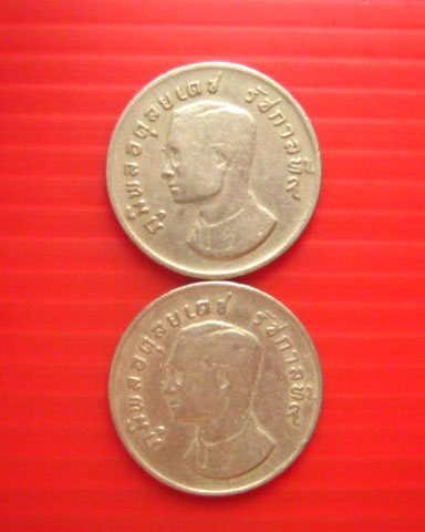 มาเป็นคู่...เหรียญ 1 บาท รัชกาลที่ 9 หลังตราครุฑ ปี 2517 สภาพสวย