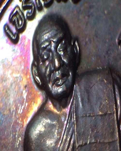 หลวงพ่อสาคร เจริญพรบน (เข่าแตก)นิยม