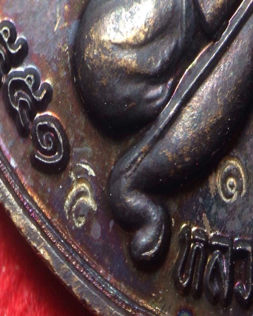 หลวงพ่อสาคร เจริญพรบน (เข่าแตก)นิยม