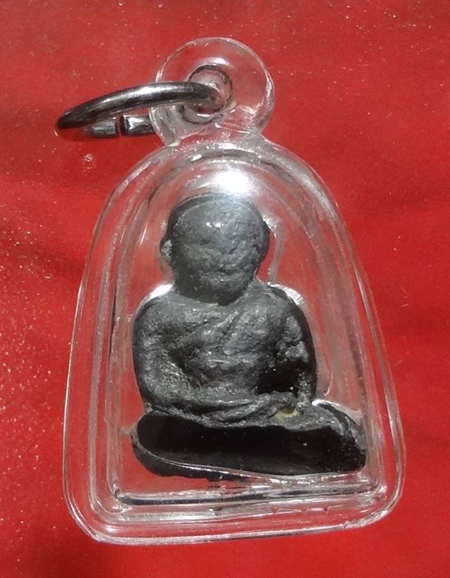  รูปหล่อหลวงพ่อไปล่หล่อไม่เต็มองค์ไม่ทราบรุ่นตามภาพครับ