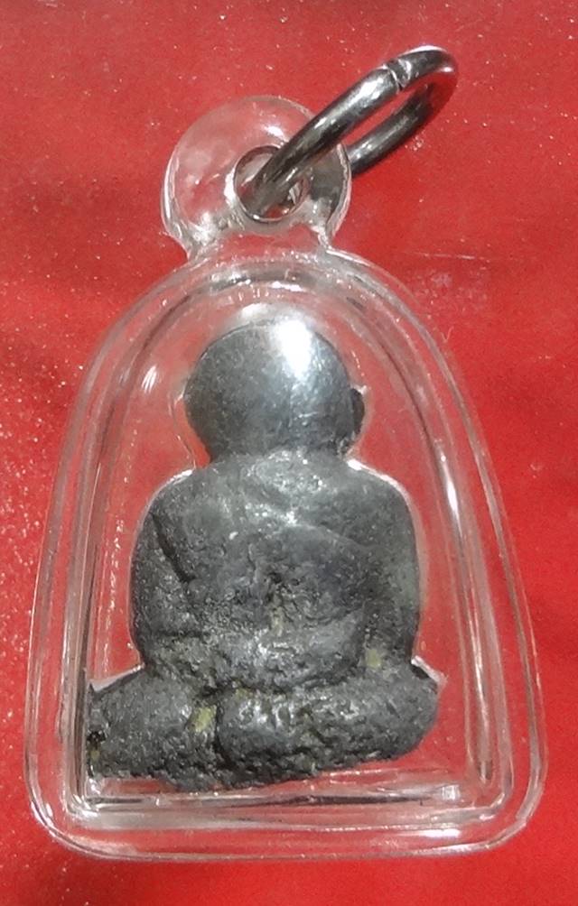  รูปหล่อหลวงพ่อไปล่หล่อไม่เต็มองค์ไม่ทราบรุ่นตามภาพครับ