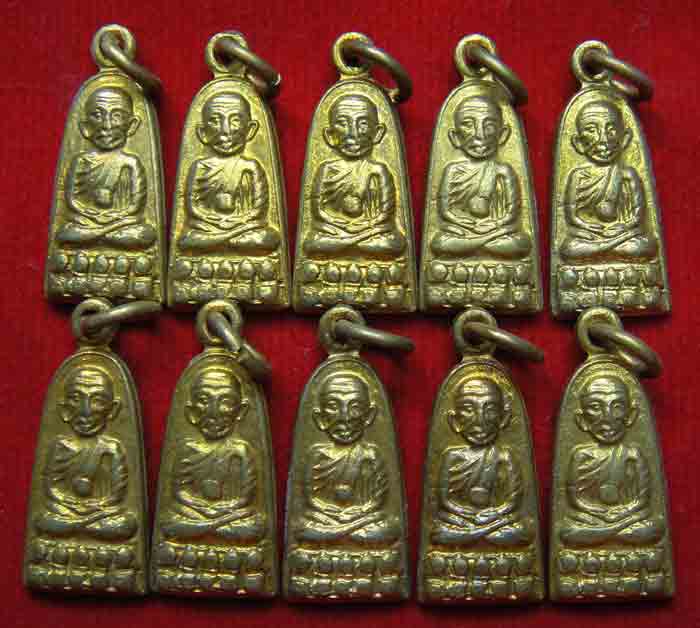 (((วัดใจเคาะเดียวแดง))) หลวงปู่ทวด วัดช้างไห้ ทะเลซุงพิมพ์เล็กบัวห้า กะไหล่ทอง ปี 08  