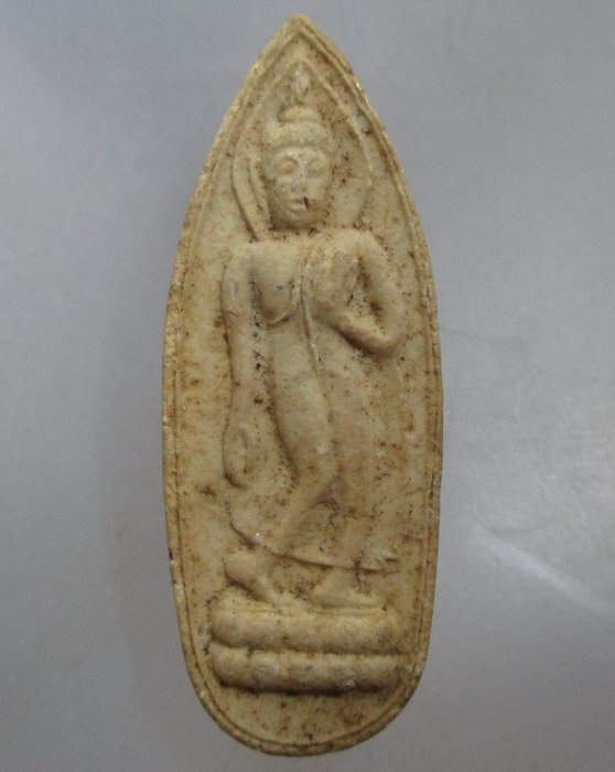 20 บาท พระลีลาเนื้อผงไม่ทราบที่ครับ