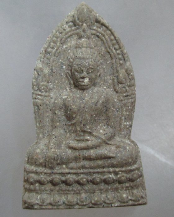 20 บาท พระพุทธชินราชใบเสมา เนื้อผงไม่ทราบที่ครับ