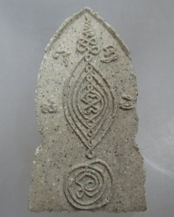 20 บาท พระพุทธชินราชใบเสมา เนื้อผงไม่ทราบที่ครับ